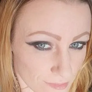 TrinityBlueEyes from bongacams