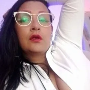 Victoriared from bongacams