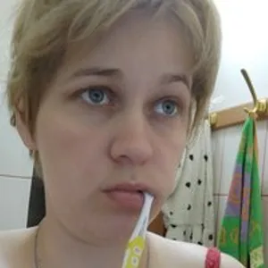 Yanoolya from bongacams