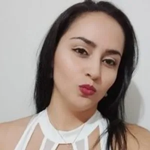 YelinaRoss from bongacams