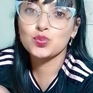 Yenzi1 from bongacams