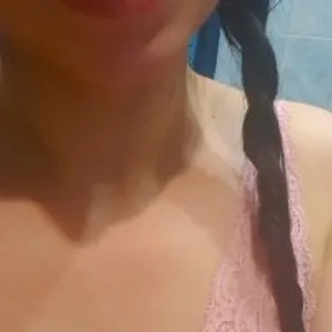 YesMia from bongacams