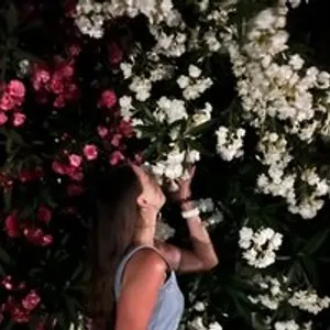 YourFlower from bongacams