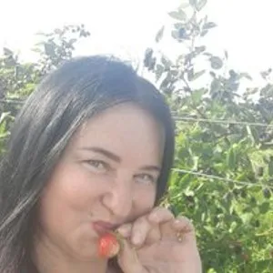 blue-HOT-MILf from bongacams