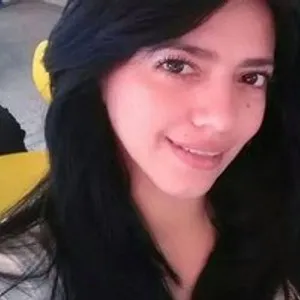 debora-heart from bongacams