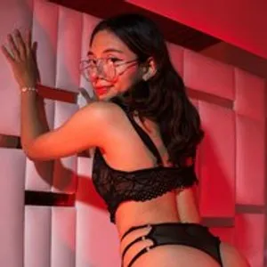 emilygomez from bongacams