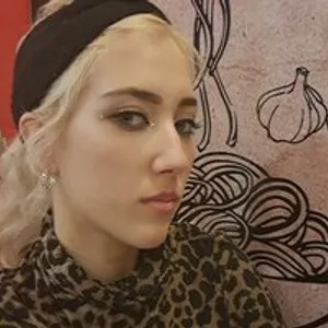 eroticblondiee from bongacams