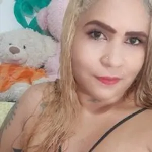 esmeraldastrong from bongacams