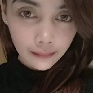 hottiejo23 from bongacams