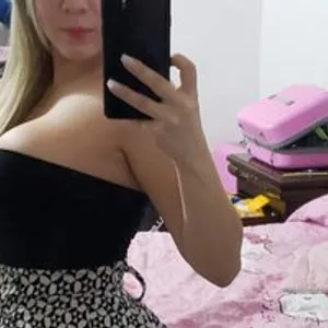 iDreamDolls from bongacams