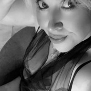 kelly-kiss71