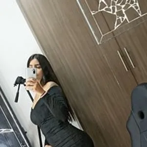 kellydahiana from bongacams