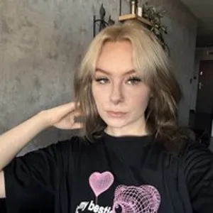 kissScarlet from bongacams