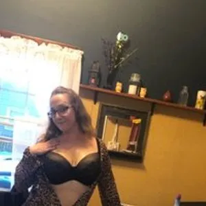 laceypole from bongacams