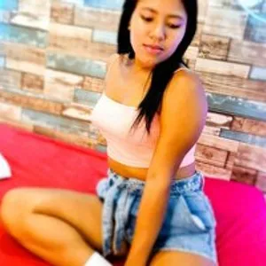 lili-tiny from bongacams