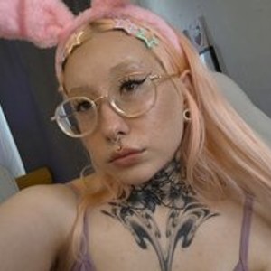 Camgirl is actually offline