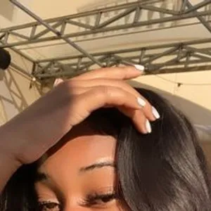 nohmii01 from bongacams