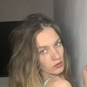 petitchathot from bongacams