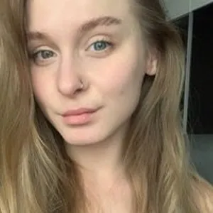 redploti from bongacams