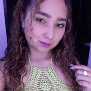 sara-reyez from bongacams