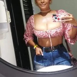 sexy-caramel6 from bongacams