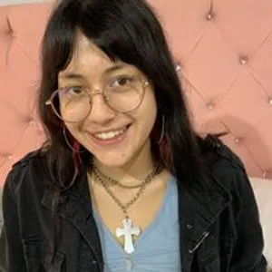 sweet-waifu from bongacams