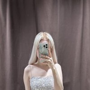 Visit sweety-kittyy Room