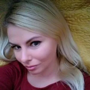 vicktoria1414 from bongacams