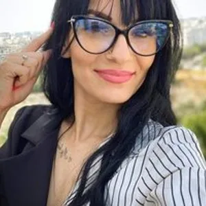 vikkisix from bongacams