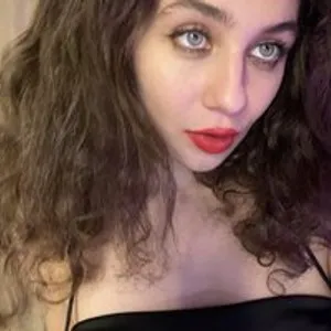 womenfromspaaace from bongacams