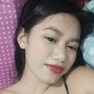 xxxsweet18 from bongacams