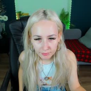 Camgirl is actually offline