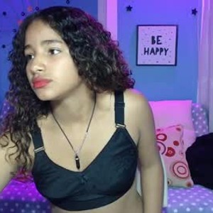 cheapadultsexcams.com black_swneey livesex profile in latina cams