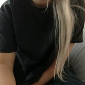 elivecams.com blondebunnyx1 livesex profile in petite cams