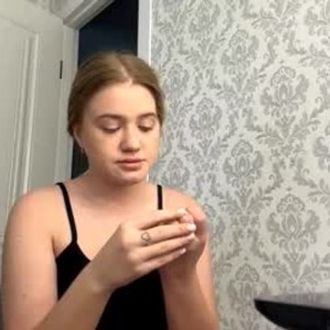 chaturbate blondellwoodroof webcam profile pic via watchgirlcam.com