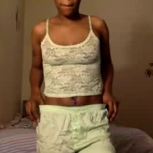 sexlivecamsites.com brownskinniya livesex profile in ebony cams