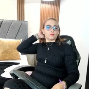 chaturbate cailinmilf webcam profile pic via glamcambabes.com