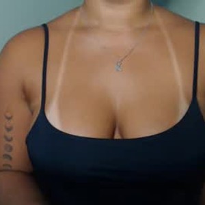 chaturbate carolinnebr webcam profile pic via sexcam-girls.com