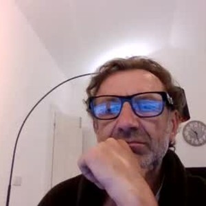 Cam boy carpati398933