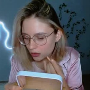 chaturbate charming_beauty webcam profile pic via bestlivesexchat.com