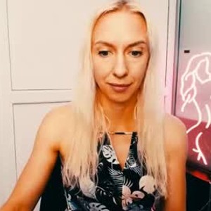 Camgirl is actually offline