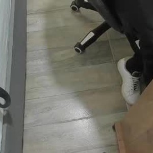 sexcityguide.com desireee_ livesex profile in teen cams