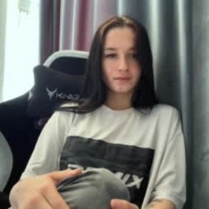 iluvcams.com dollyhilby livesex profile in skinny cams