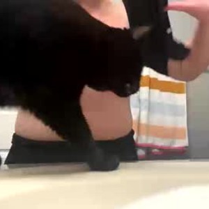 chaturbate eatingpeach webcam profile pic via cheapadultsexcams.com