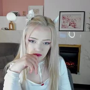 Camgirl is actually offline