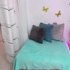 chaturbate emilymartinez1 webcam profile pic via iluvcams.com