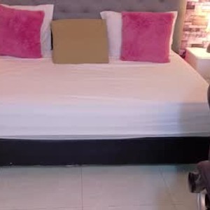chaturbate emma__00 webcam profile pic via sexlivecamsites.com
