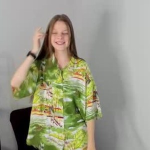 xxx-topcamgirls.com evelyn_mitchell livesex profile in shy cams