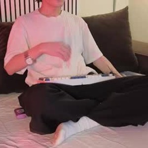 Cam boy fains_