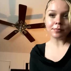 chaturbate fantasypeach webcam profile pic via bestlivesexchat.com